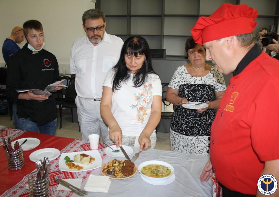 12 жителів Сєвєродонецька отримали професію Кухаря завдяки службі зайнятості